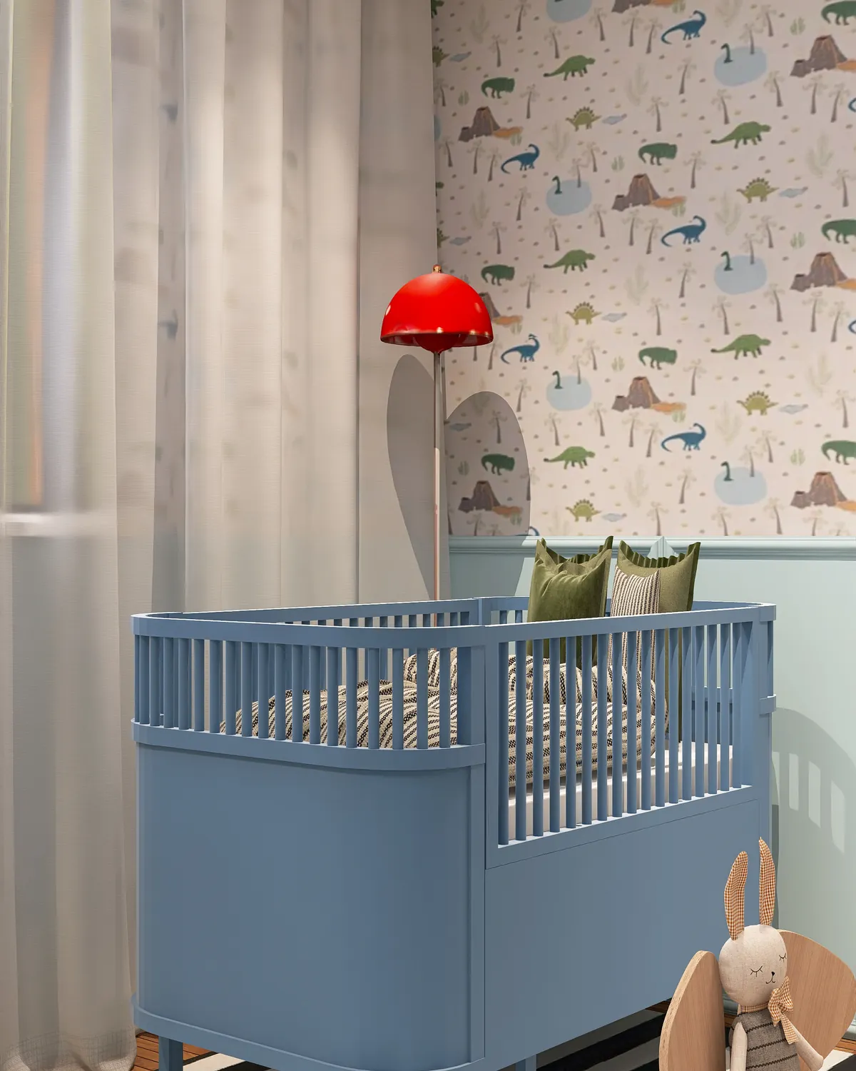 Kinderzimmer mit blauem Gitterbett, roter Pendelleuchte, Dino-Tapete und schwarz-weiß gestreiftem Boden, mit Herz gestaltet von Daradiant Interiors